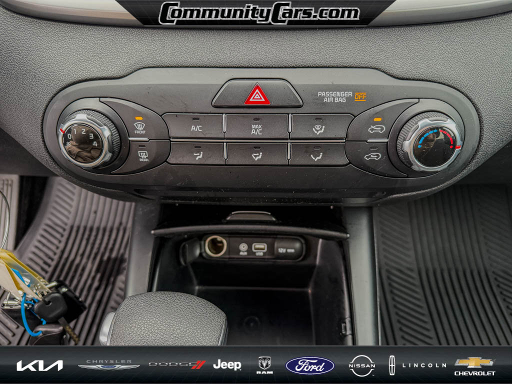 Used 2019 Kia Sorento LX image 18