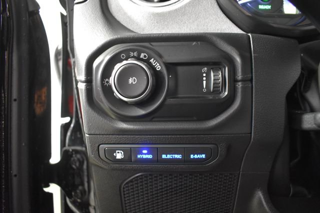 Used 2025 Jeep Wrangler Unlimited Sahara AWD/4WD image 14