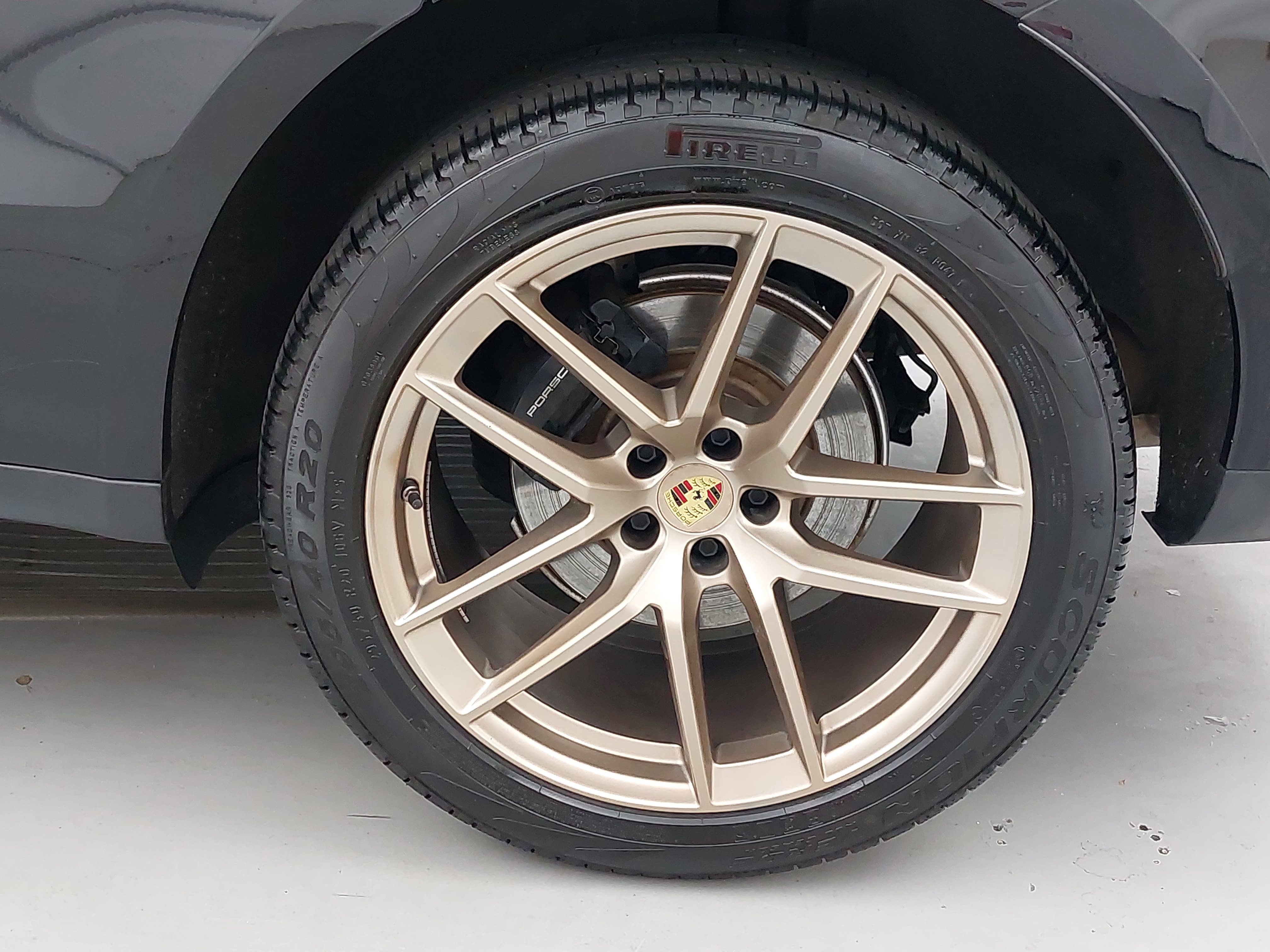 Certified 2023 Porsche Macan AWD/4WD image 36