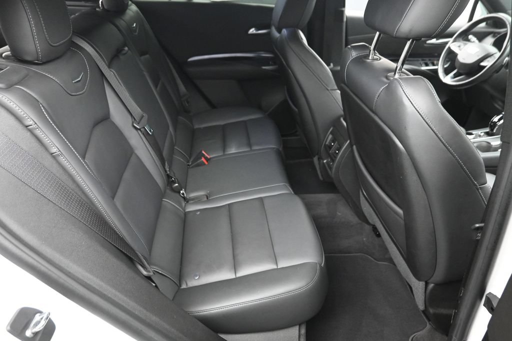Used 2022 Cadillac XT4 Luxury w/ Cold Weather Package AWD/4WD image 10