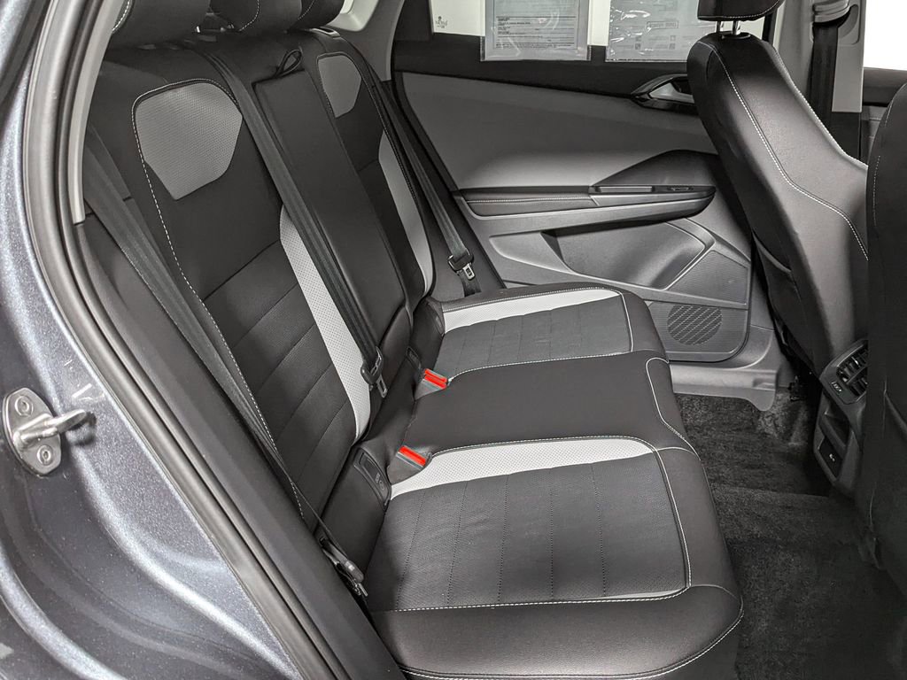 Used 2024 Volkswagen Taos SEL image 40