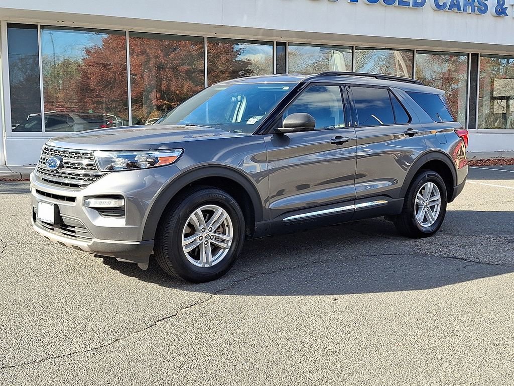 Used 2022 Ford Explorer XLT w/ Equipment Group 202A image 6