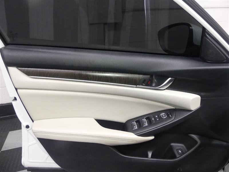 Used 2019 Honda Accord EX image 18