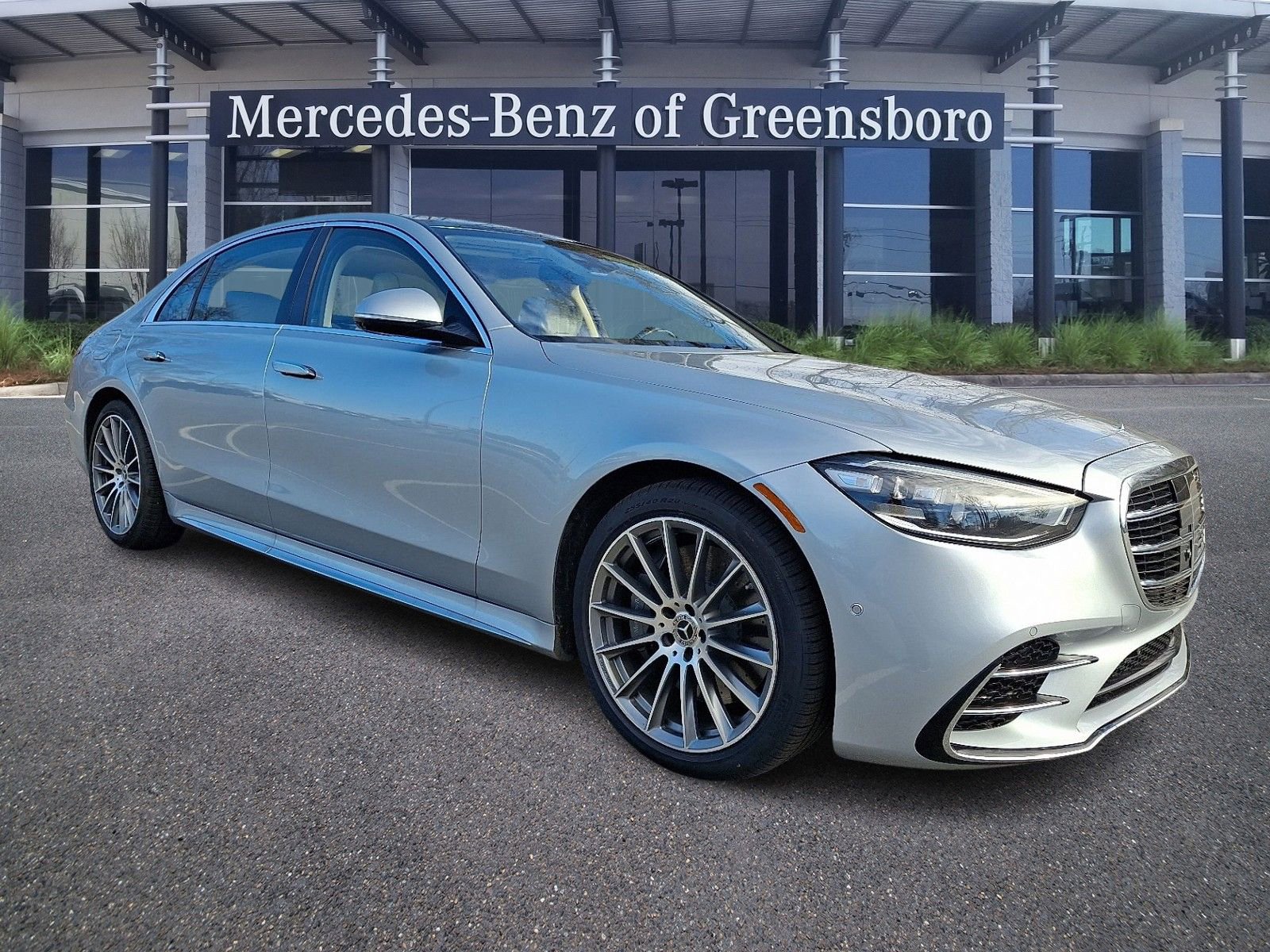 Certified 2025 Mercedes-Benz S 580 4MATIC Sedan image 3