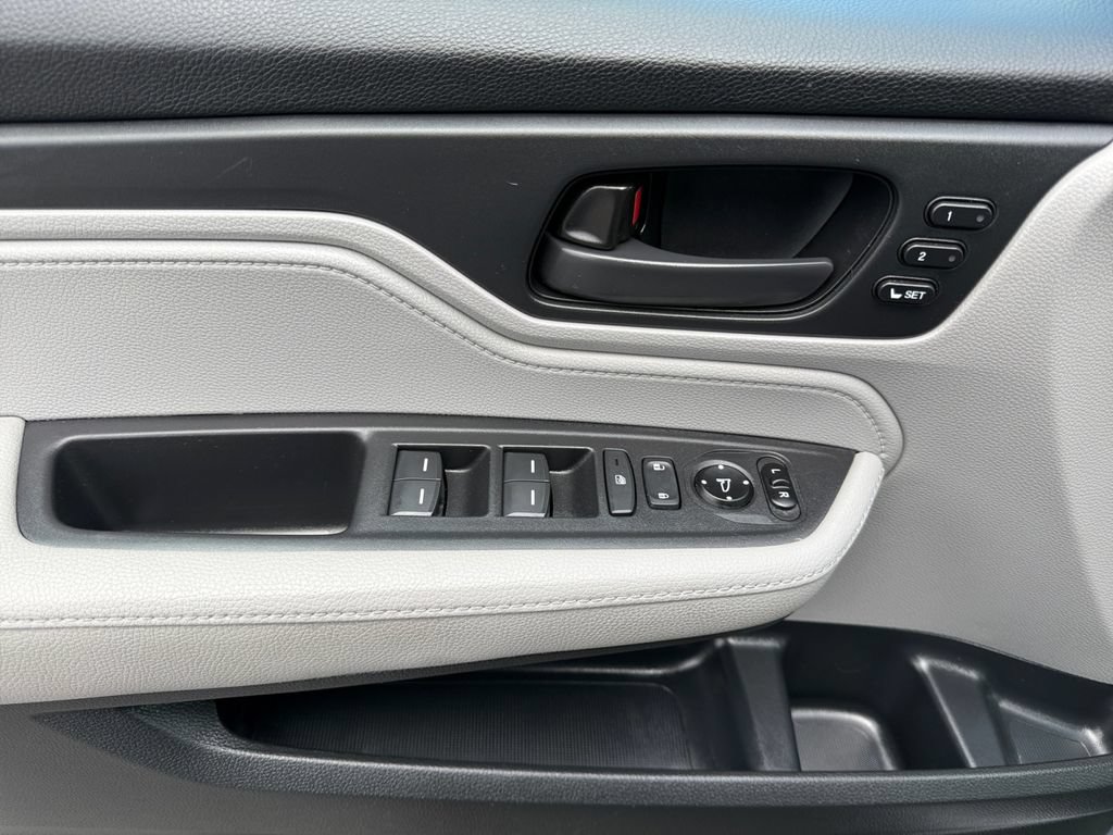 Used 2018 Honda Odyssey EX-L image 9