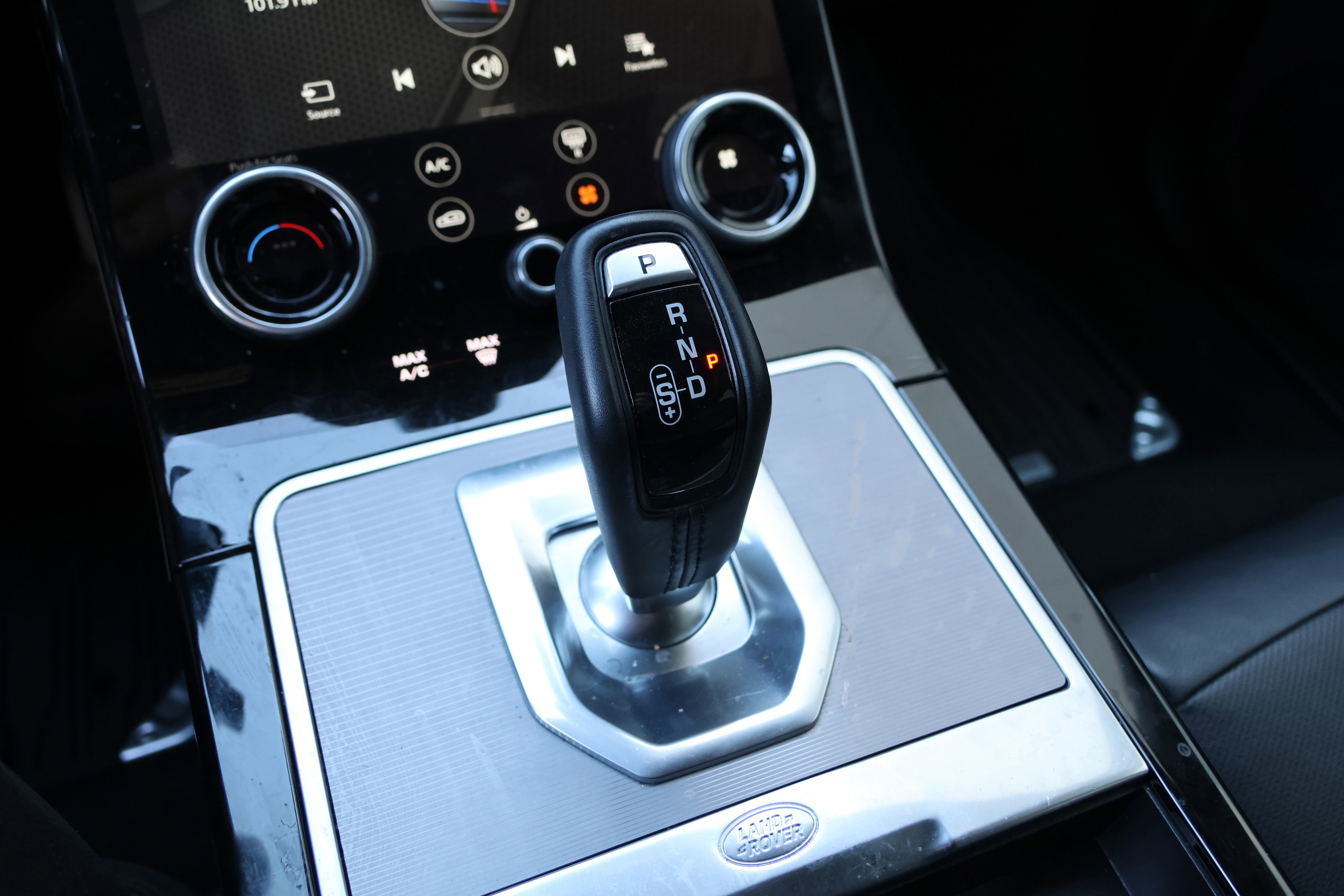 Used 2020 Land Rover Range Rover Evoque SE image 27