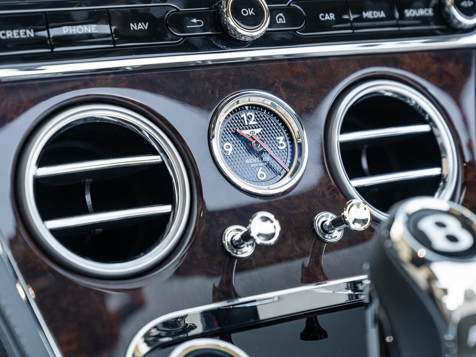 Used 2022 Bentley Continental GT AWD/4WD image 32