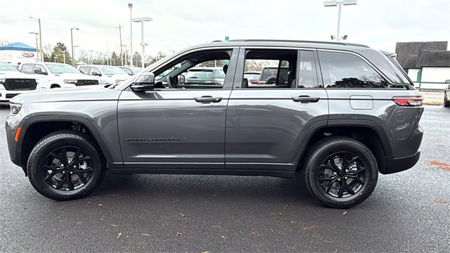 New 2026 Jeep Grand Cherokee Laredo image 8