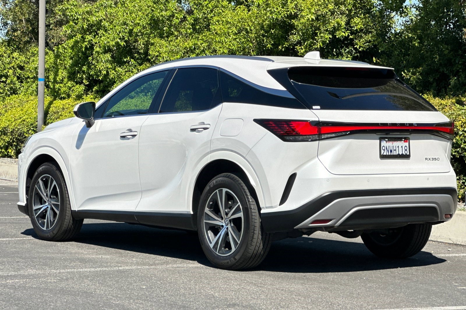 Used 2024 Lexus RX 350 FWD w/ Technology Package image 3