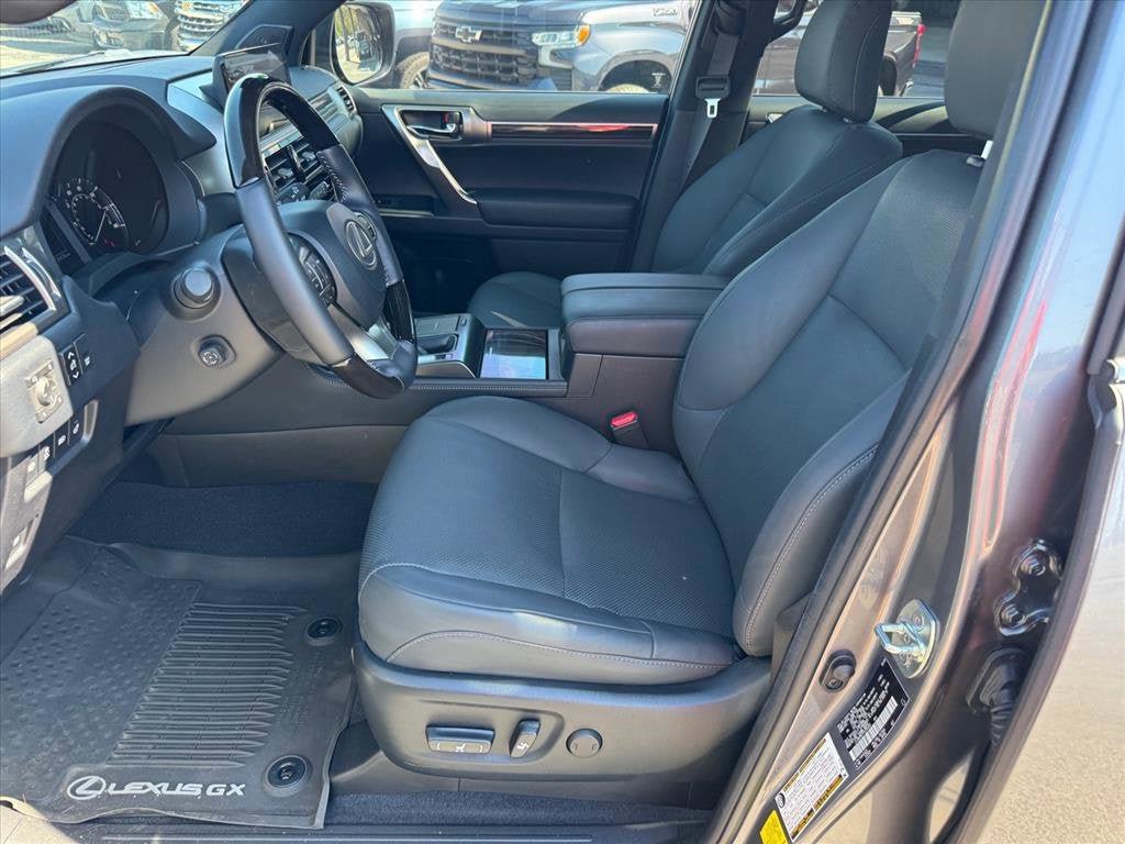 Used 2023 Lexus GX 460 Premium w/ Accessory Package AWD/4WD image 13