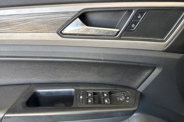 Used 2020 Volkswagen Atlas Cross Sport SE w/ Panoramic Sunroof Package FWD image 11