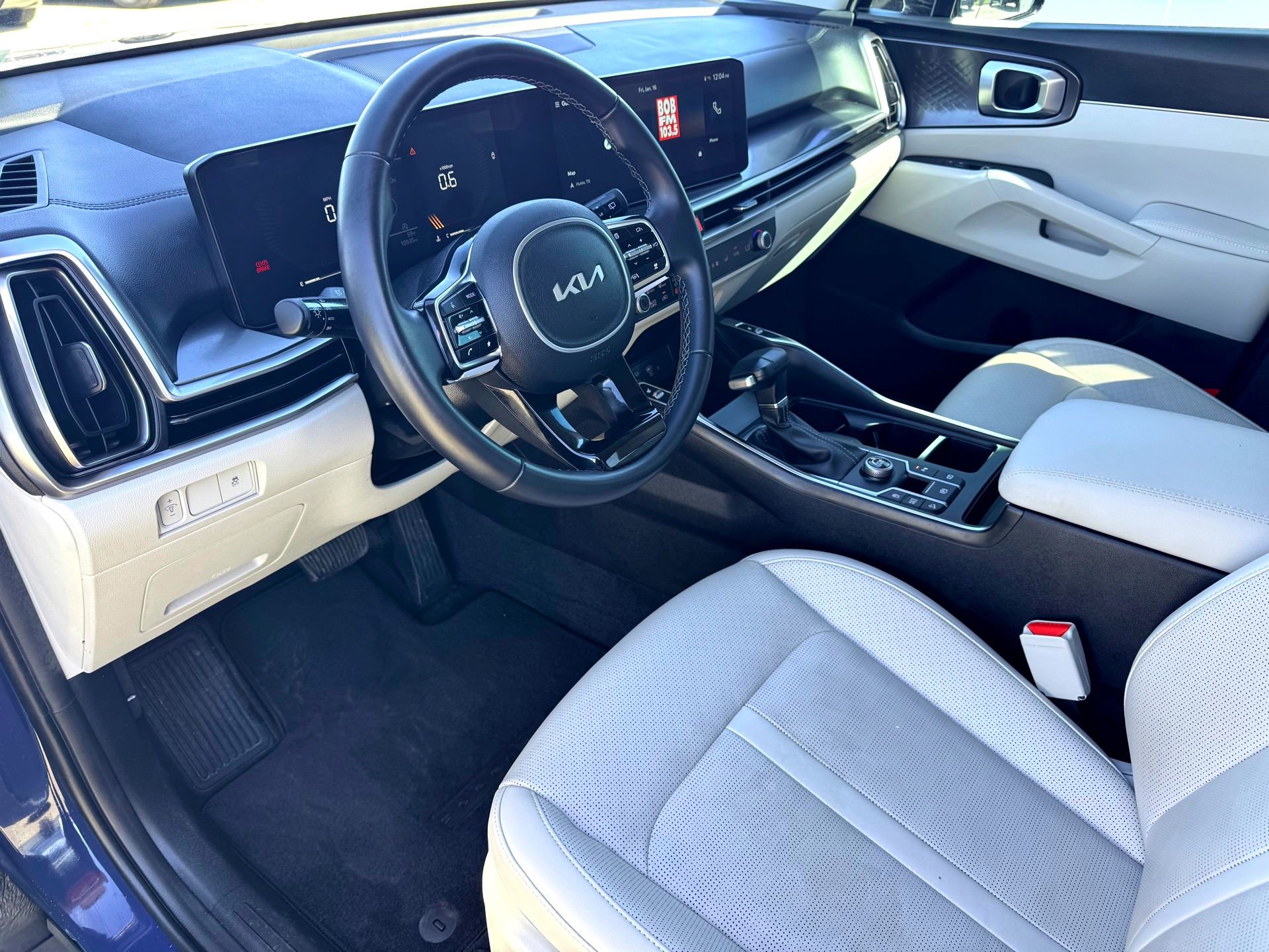 Used 2025 Kia Sorento S image 11