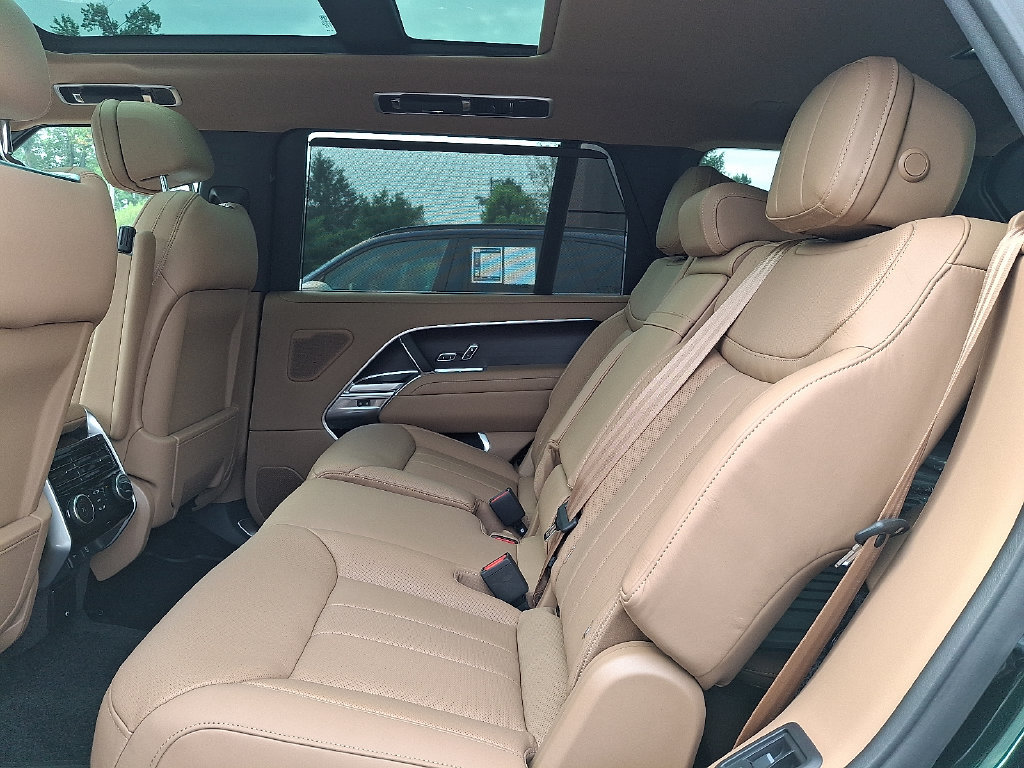 New 2027 Land Rover Range Rover Long Wheelbase SE AWD/4WD image 6