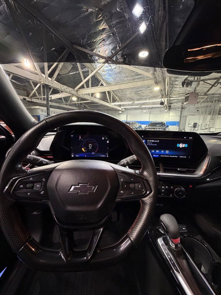 Used 2024 Chevrolet Trax RS w/ Sunroof Package image 8