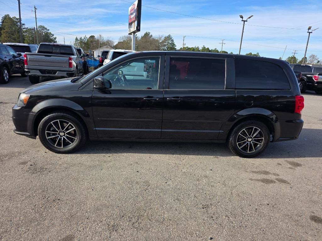 Used 2015 Dodge Grand Caravan SE image 2