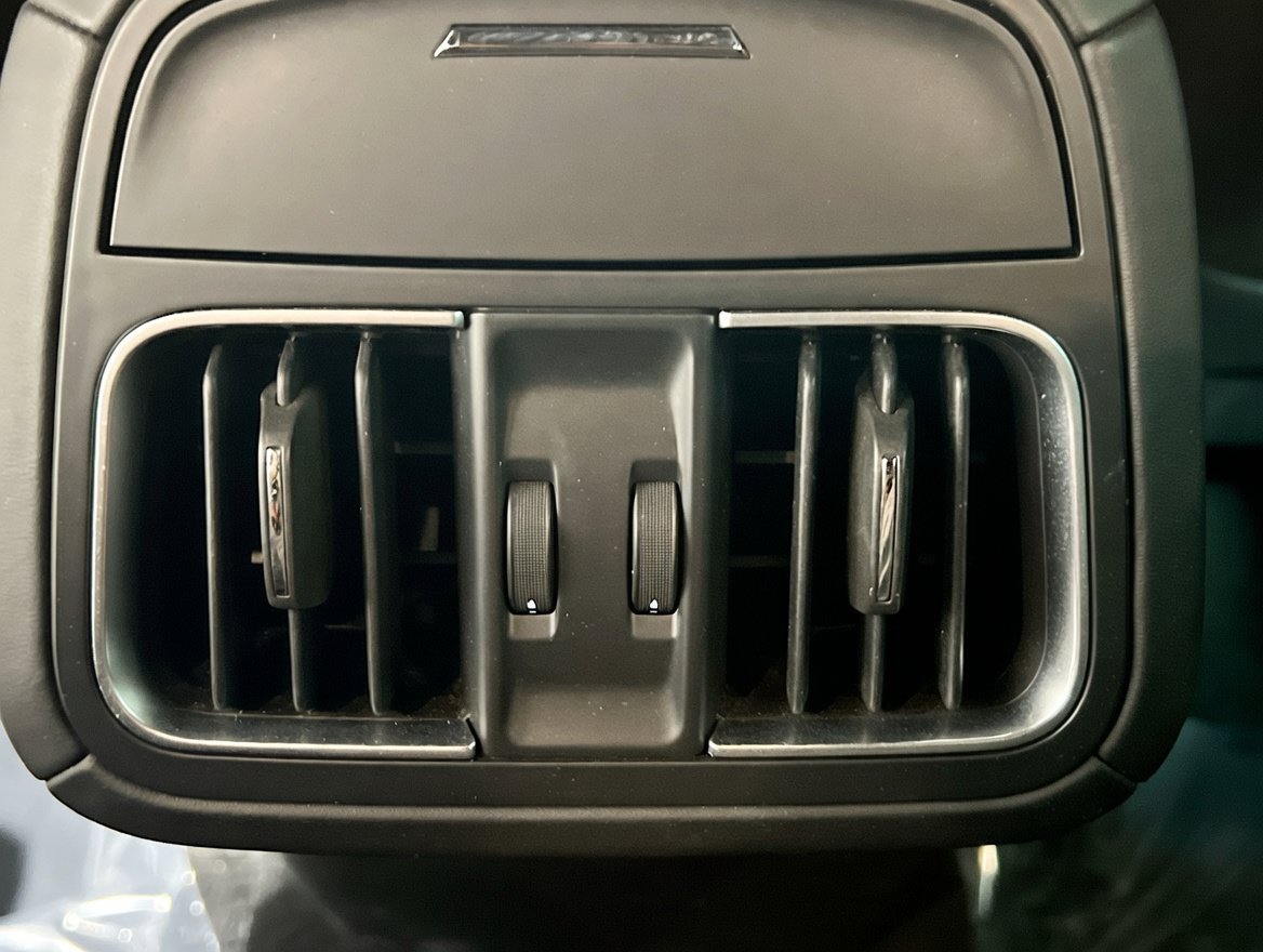 Used 2017 Maserati Levante w/ Luxury Package AWD/4WD image 20