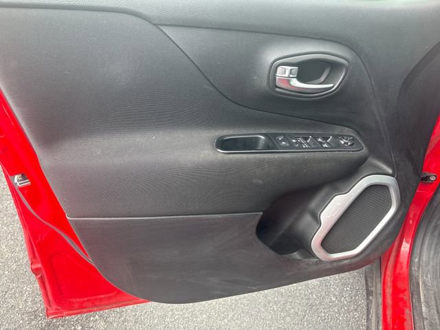 Used 2018 Jeep Renegade Latitude image 15