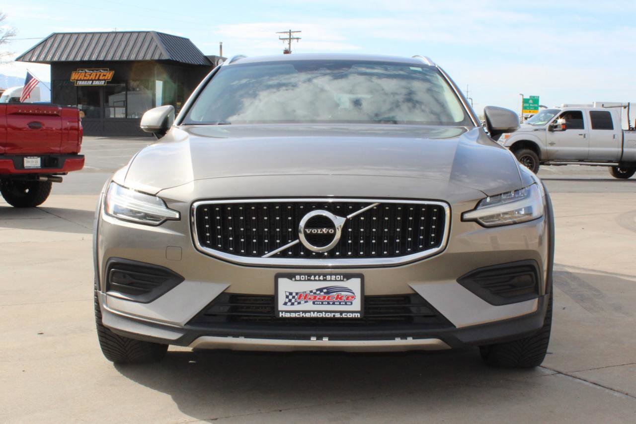Used 2020 Volvo V60 T5 Cross Country image 30