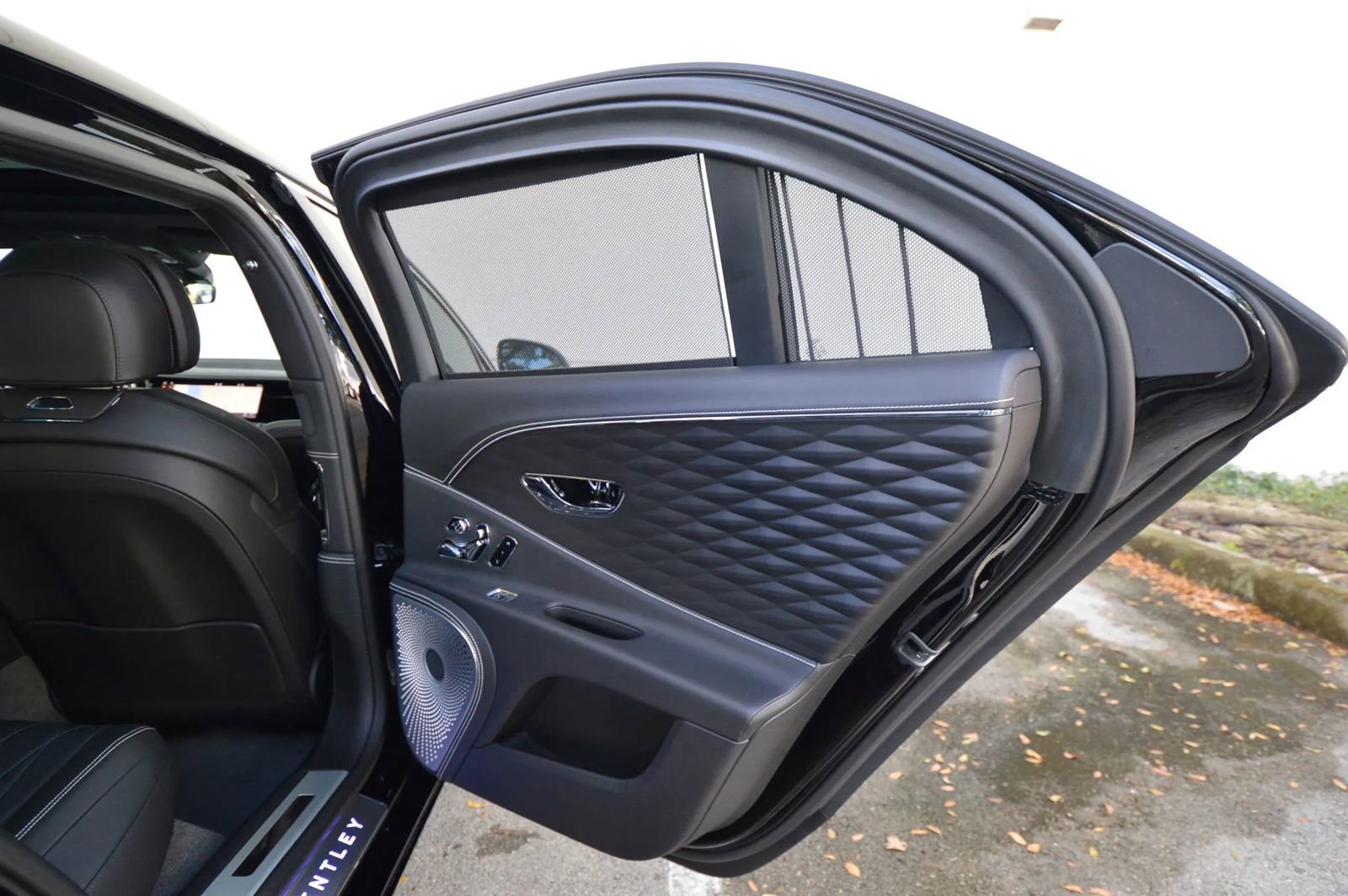 Used 2022 Bentley Flying Spur V8 image 69