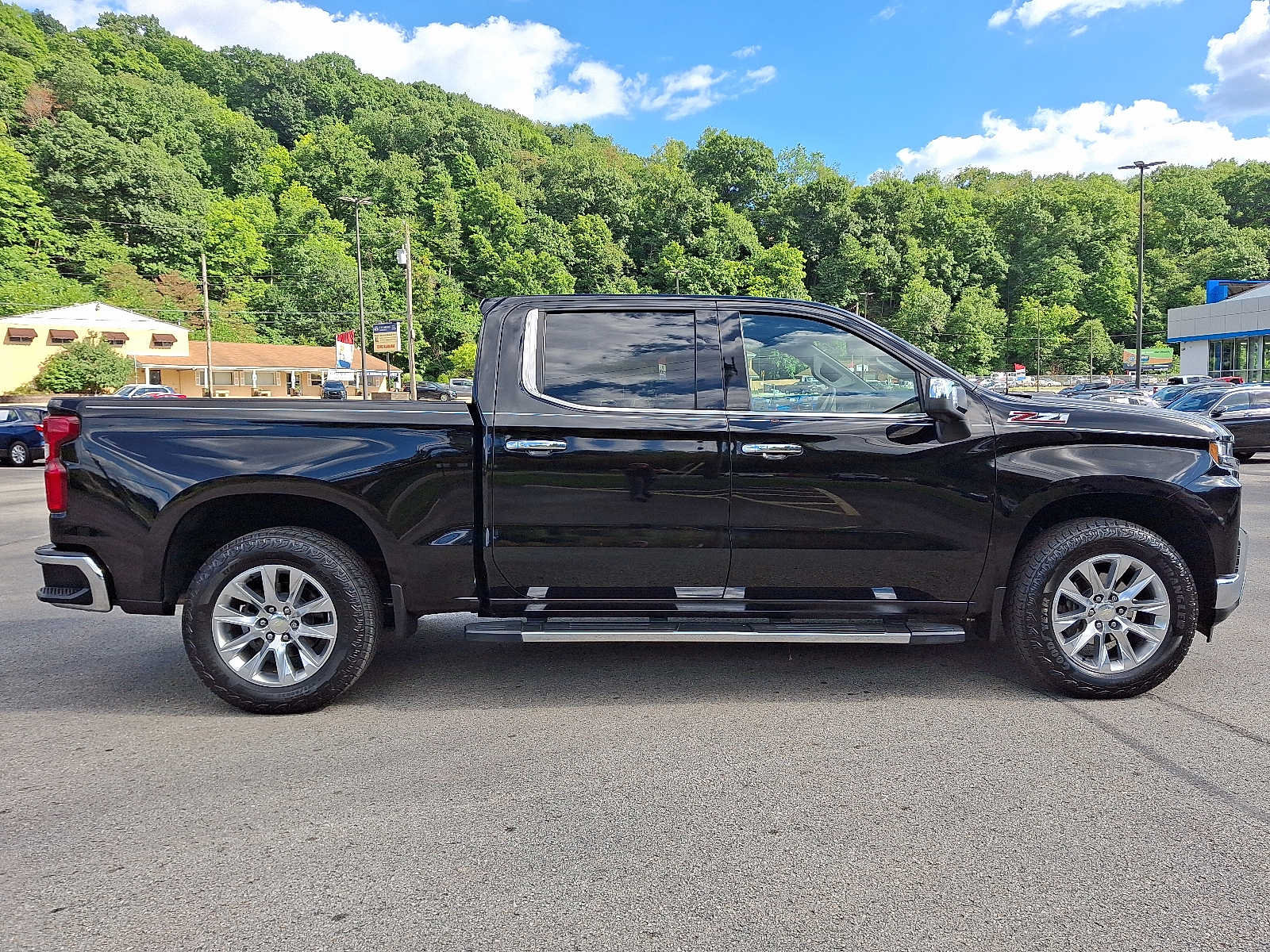 Used 2019 Chevrolet Silverado 1500 LTZ w/ LTZ Plus Package AWD/4WD image 7