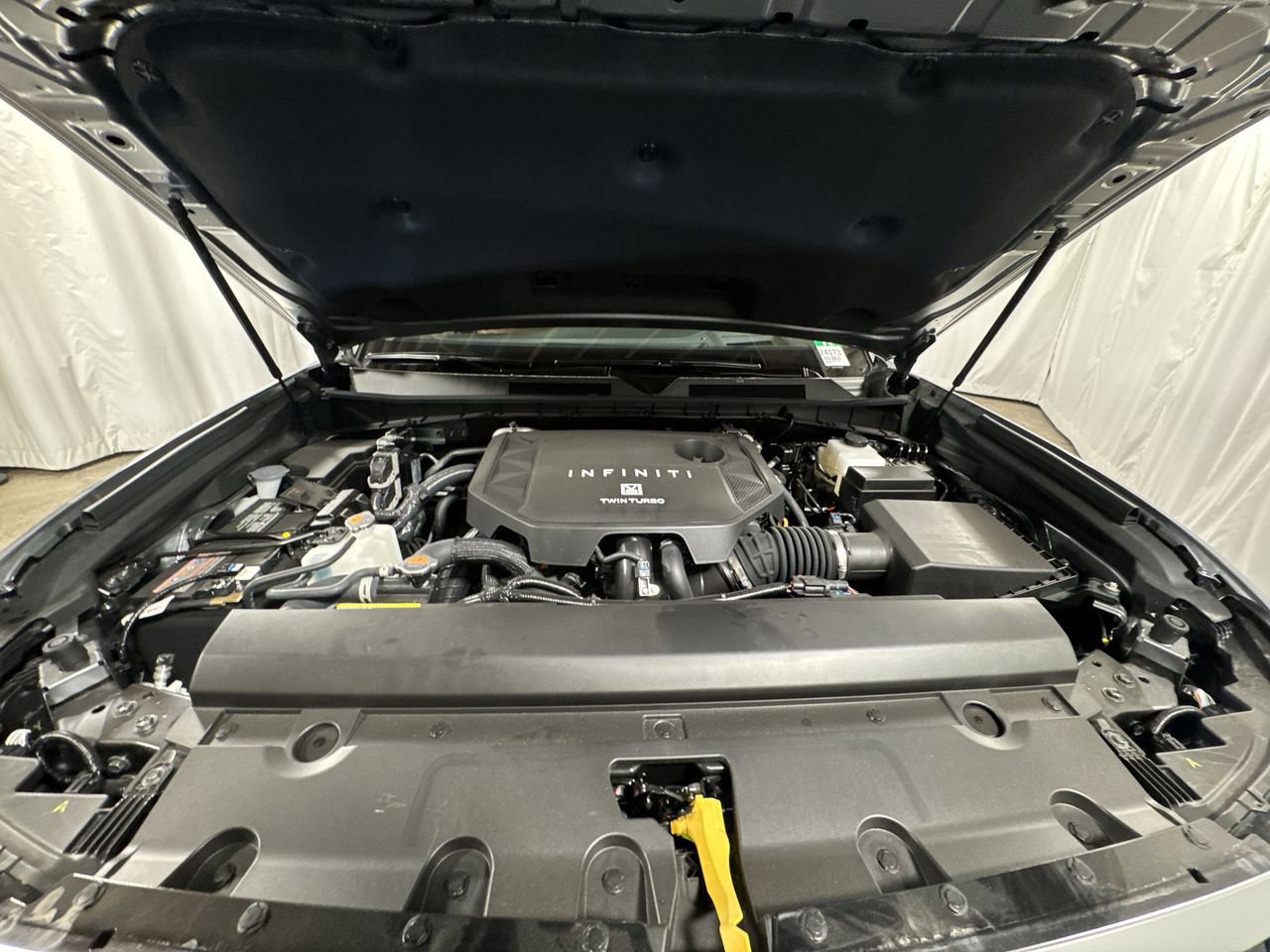 New 2025 INFINITI QX80 Sensory image 33