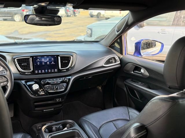 Used 2020 Chrysler Pacifica Touring-L w/ Advanced Safetytec Group image 29