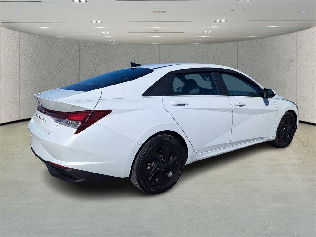 Used 2021 Hyundai Elantra SEL w/ Convenience Package image 3