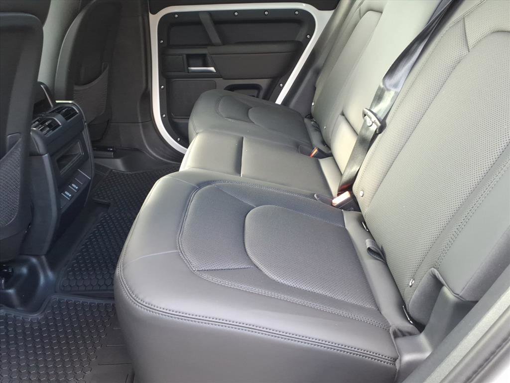 New 2026 Land Rover Defender 110 X-Dynamic SE image 5