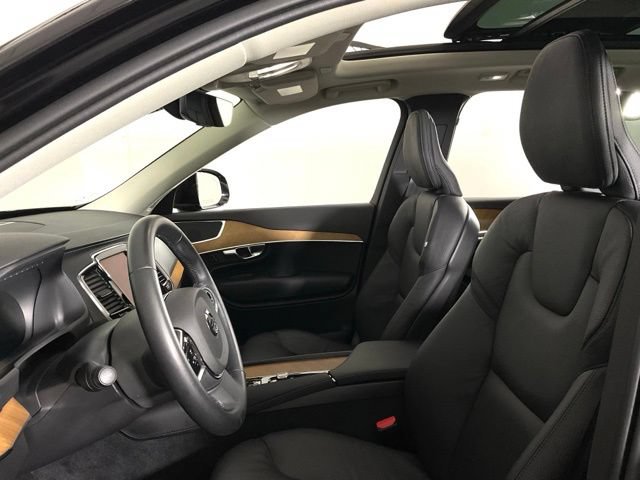 Certified 2025 Volvo XC90 B5 Plus w/ Protection Package AWD/4WD image 29