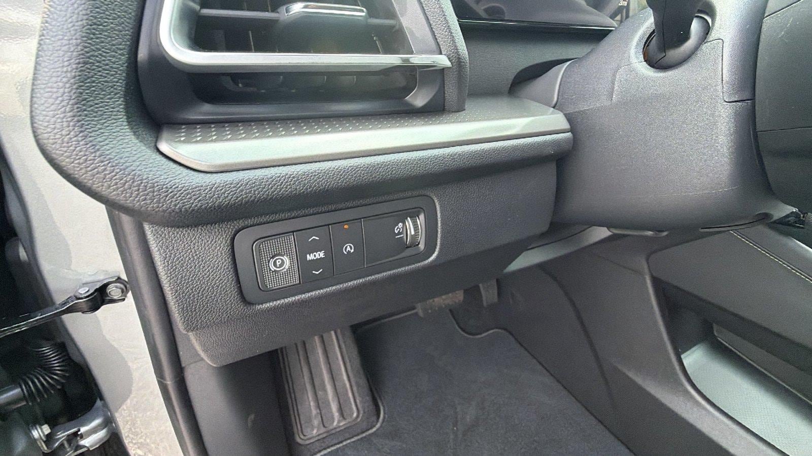 New 2027 Chevrolet Traverse LT w/ Sun and Wheel Package FWD image 24