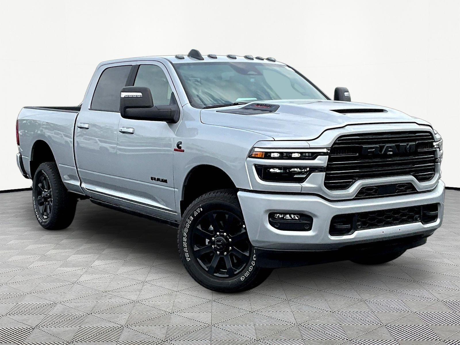 New 2026 RAM 2500 Laramie AWD/4WD image 3
