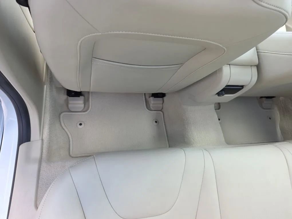 Used 2015 Volvo V60 T5 Premier w/ Convenience Package image 25