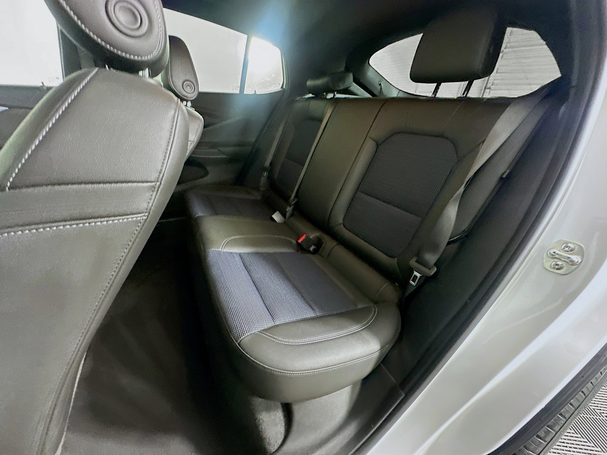 Used 2025 Buick Envista Preferred image 25