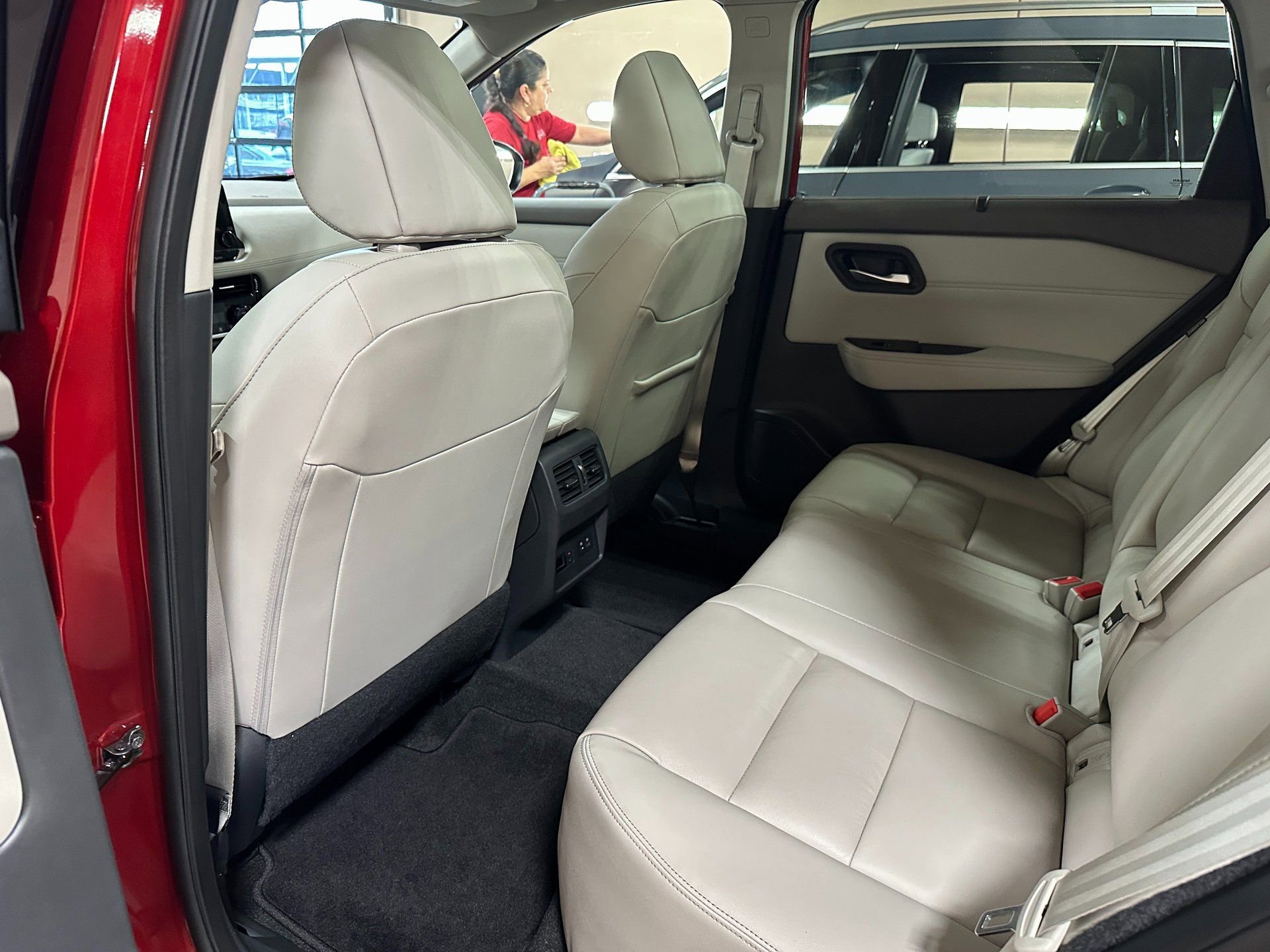 Used 2023 Nissan Rogue SL w/ SL Premium Package image 13