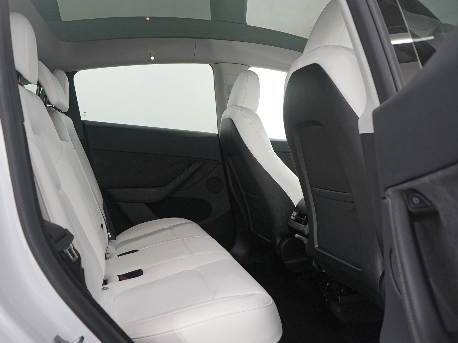 Used 2024 Tesla Model Y Long Range image 12