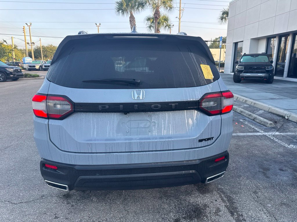 Used 2023 Honda Pilot Sport image 14