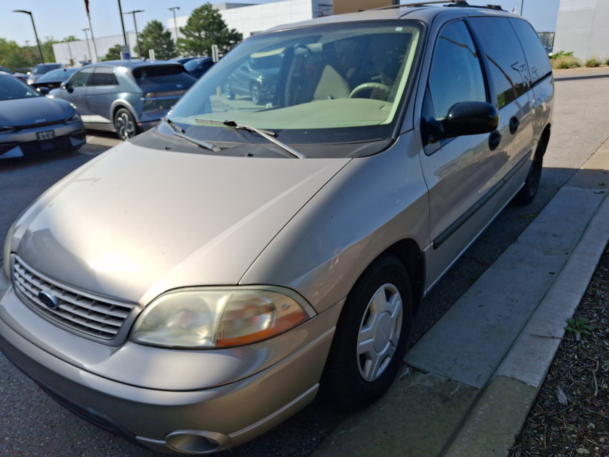 Used 2003 Ford Windstar LX FWD image 1