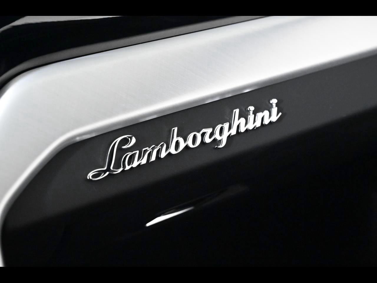 Used 2020 Lamborghini Urus AWD/4WD image 25