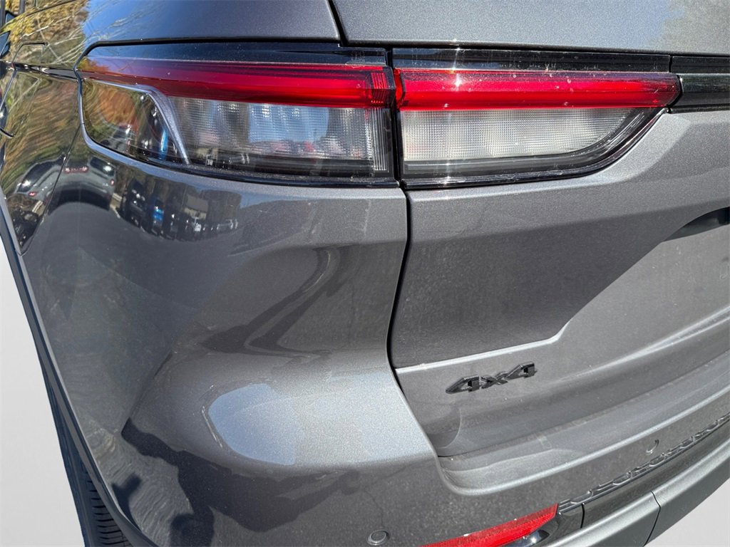 New 2025 Jeep Grand Cherokee Altitude image 19