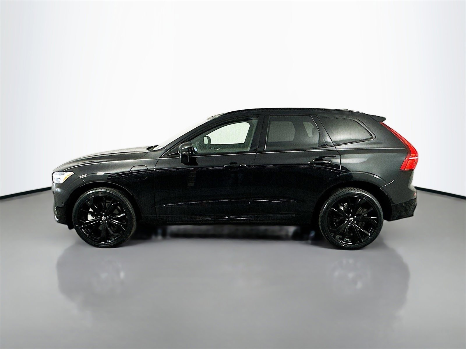 Used 2024 Volvo XC60 T8 Ultimate w/ Protection Package Premier image 4