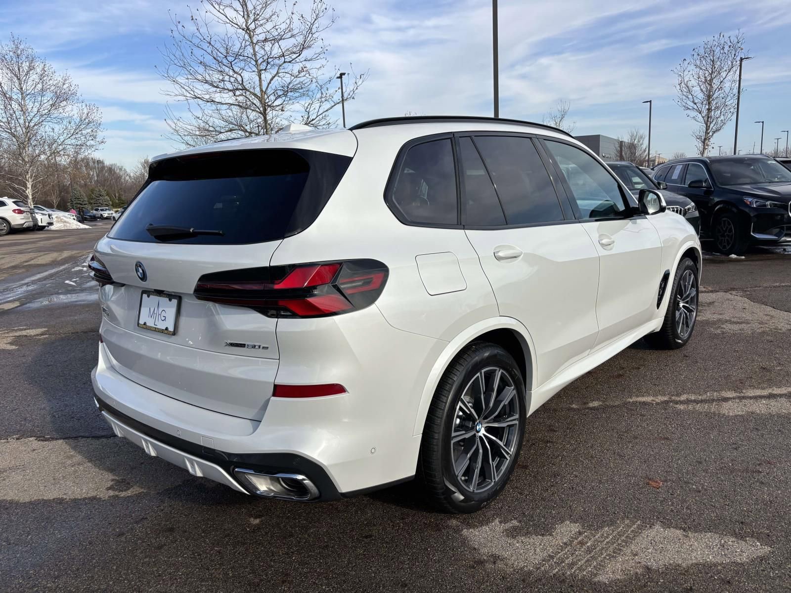 New 2026 BMW X5 xDrive50e w/ M Sport Package AWD/4WD image 7