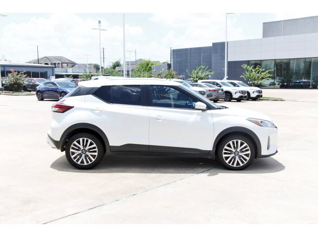 Used 2022 Nissan Kicks SV FWD image 6