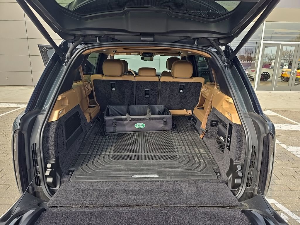 Used 2023 Land Rover Range Rover Long Wheelbase SE image 19