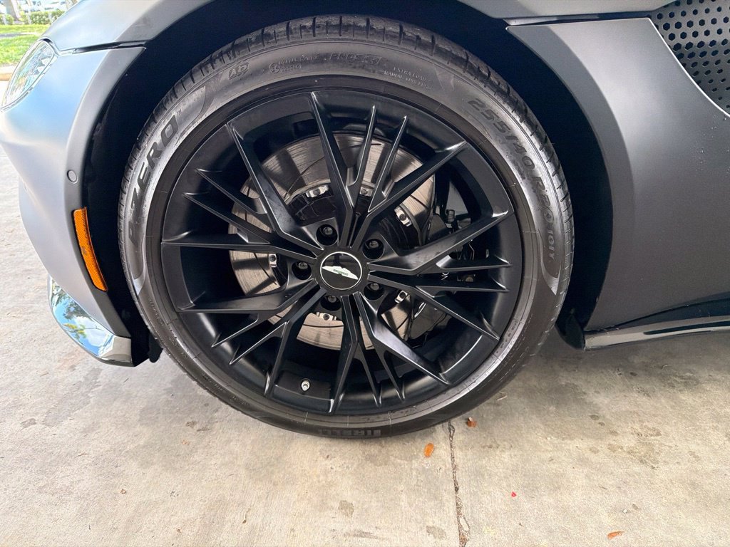 Used 2021 Aston Martin V8 Vantage Coupe RWD image 15