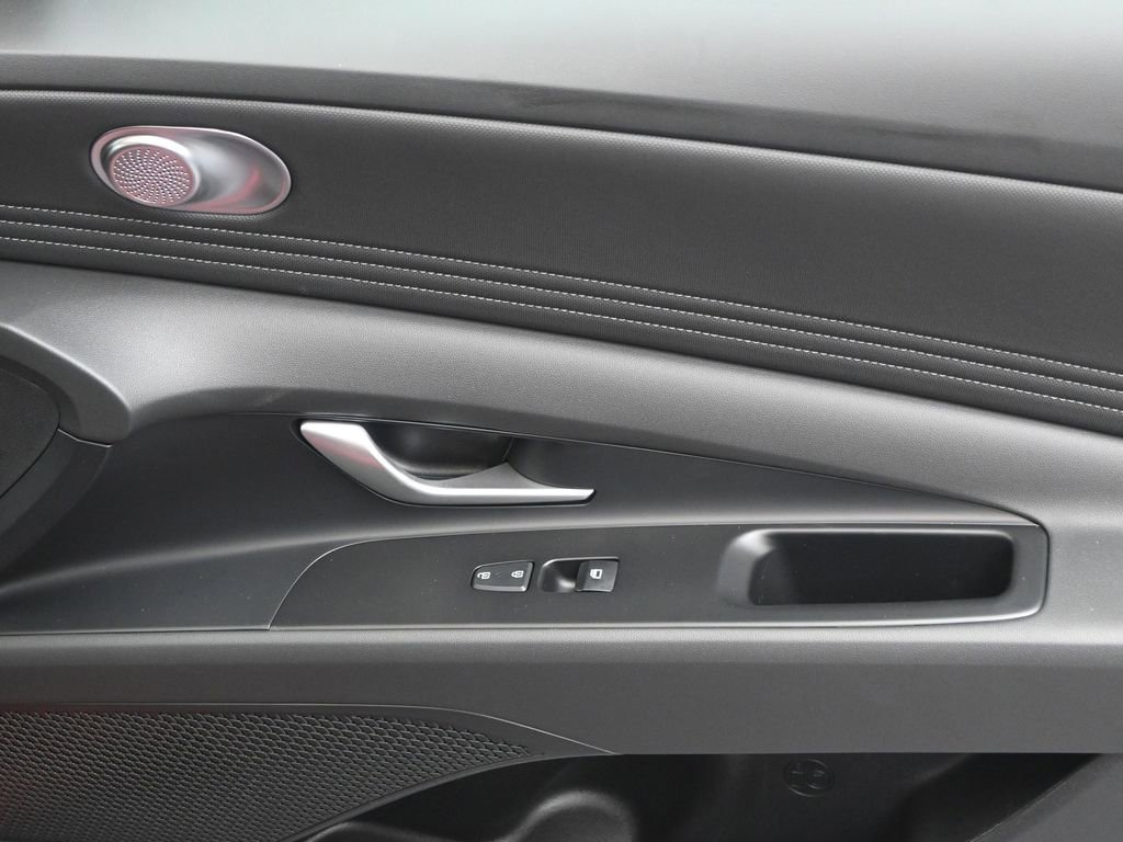 Certified 2025 Hyundai Elantra SEL FWD image 10