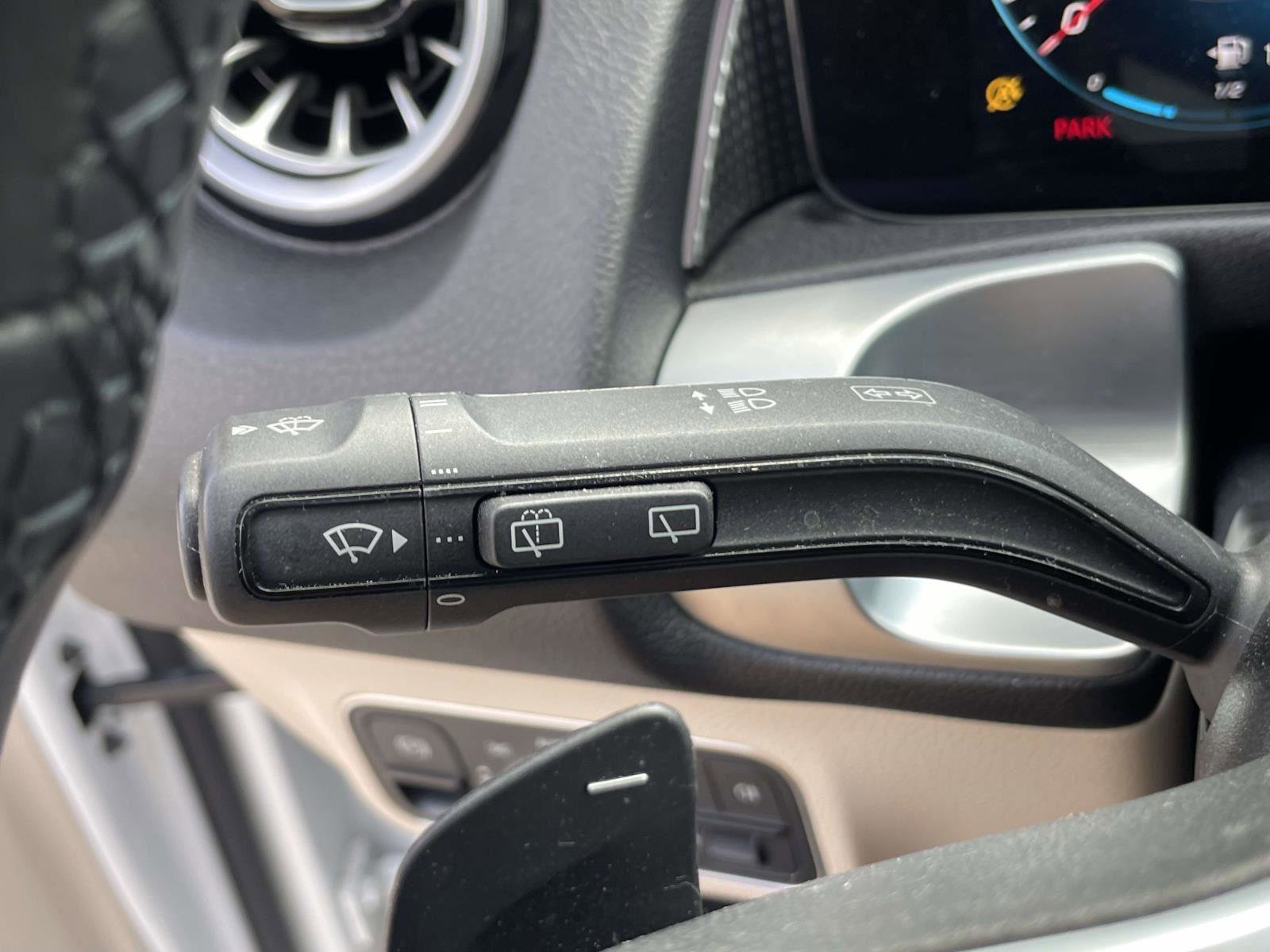 Used 2022 Mercedes-Benz GLB 250 4MATIC w/ Premium Package Lite image 16