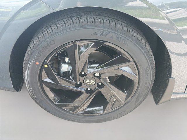 New 2026 Hyundai Elantra SEL Sport FWD image 32