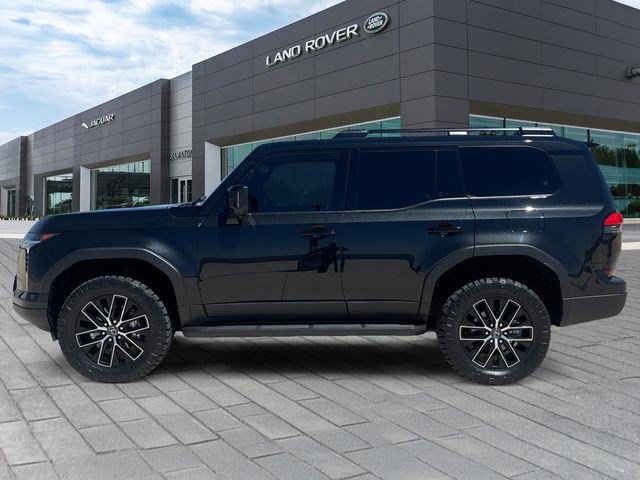 Used 2025 Lexus GX 550 w/ Accessory Package (CT) image 2