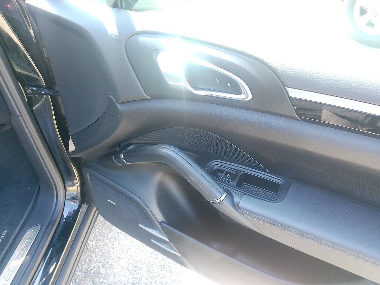 Used 2014 Porsche Cayenne Platinum Edition AWD/4WD image 34