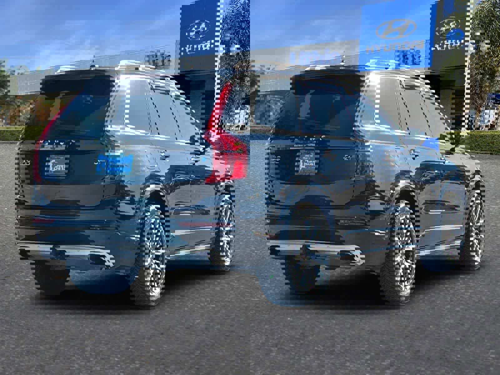 Used 2017 Volvo XC90 T6 Momentum w/ Vision Package video 3